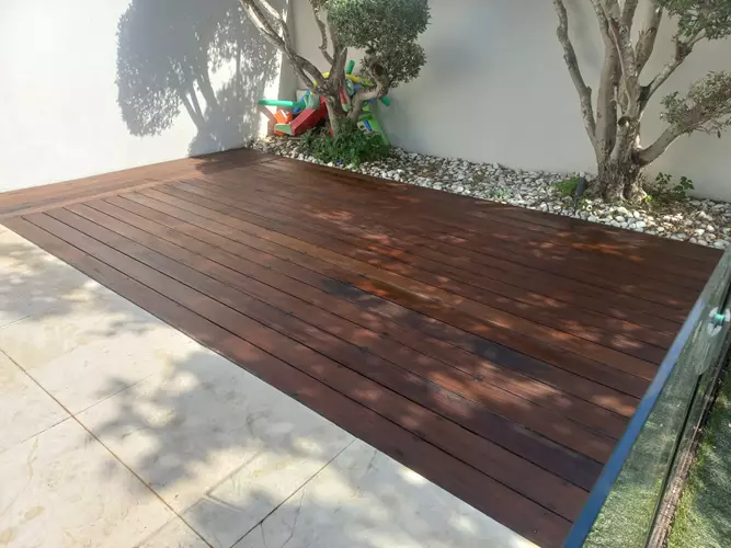 התקנת דק בכניסה לבית 4